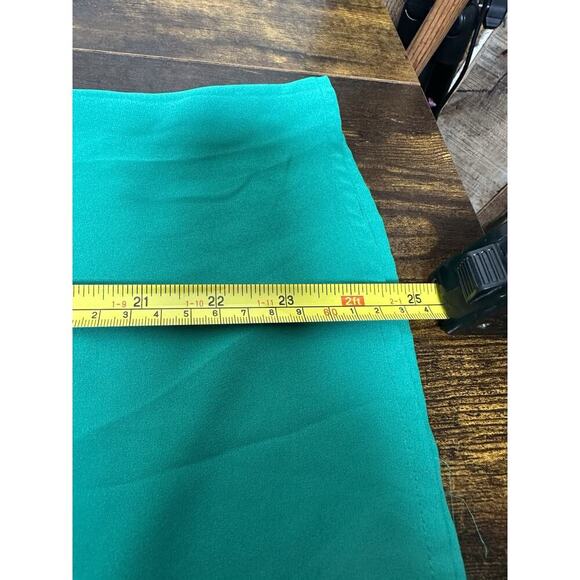 VIOLET + CLAIRE Pleated V-Neck Sleeveless Top Womens S Kelly Green Minimalist - Picture 6 of 9